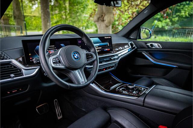 BMW X5 xDrive50e M Sport Pro Dravitgrau Individual Sky Lounge Soft Close Vierwielbesturing