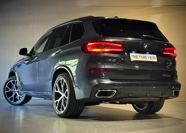 BMW X5 xDrive45e High Executive |Pano |Achterasbesturing |Luchtvering |HUD |Sky Lounge |H&K |360° |Verkoel./Verwarm. stoelen&bekerhouders |Sfeer