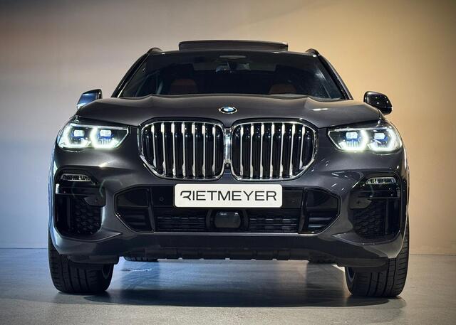 BMW X5 xDrive45e High Executive |Pano |Achterasbesturing |Luchtvering |HUD |Sky Lounge |H&K |360° |Verkoel./Verwarm. stoelen&bekerhouders |Sfeer