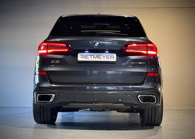 BMW X5 xDrive45e High Executive |Pano |Achterasbesturing |Luchtvering |HUD |Sky Lounge |H&K |360° |Verkoel./Verwarm. stoelen&bekerhouders |Sfeer