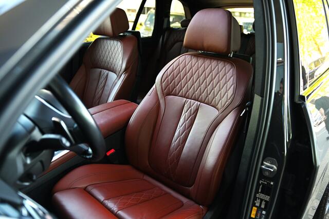 BMW X5 xDrive45e M Sport Automaat / Panoramadak Sky Lounge / Trekhaak / Laserlight / TV-Functie Plus / Comfortstoelen / Active Steering