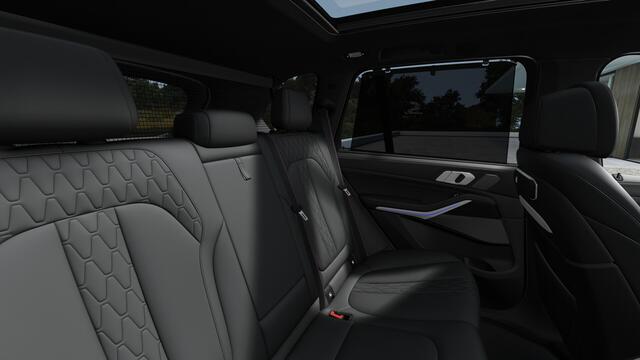 BMW X5 xDrive50e M Sport Automaat / Panoramadak Sky Lounge / Trekhaak / Massagefunctie / Soft-Close / Parking Assistant Professional / Active Steering
