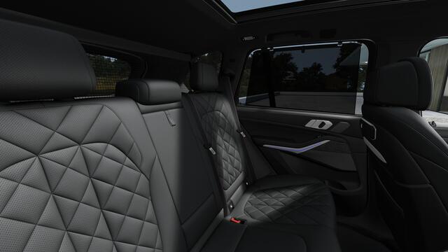 BMW X5 xDrive50e M Sport Automaat / Panoramadak / Trekhaak / Massagefunctie / Soft-Close / Comfortstoelen / Parking Assistant Professional / Active Steering