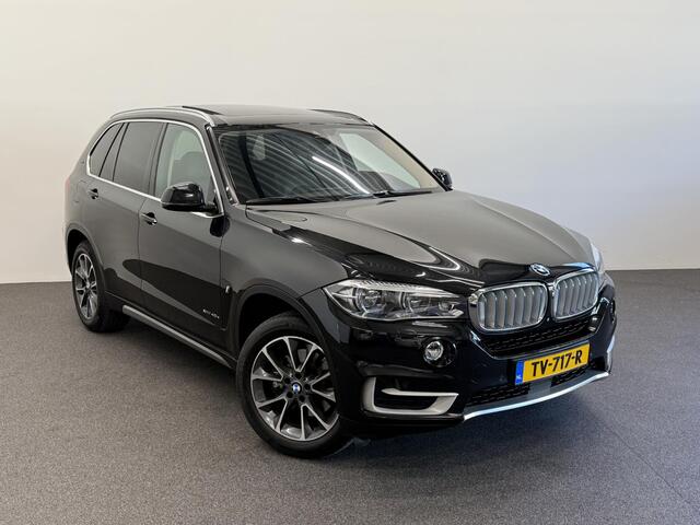 BMW X5 xDrive40e iPerformance High Executive Panoramadak Trekhaak Navigatie Apple Carplay Android Auto 360 camera Adaptive Cruise Control Stoelverwarming voor en achter Head-up-display Harman Kardon Dodehoek detectie Leder Climate Control parkeersensoren