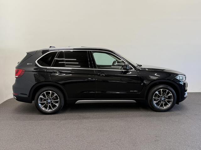 BMW X5 xDrive40e iPerformance High Executive Panoramadak Trekhaak Navigatie Apple Carplay Android Auto 360 camera Adaptive Cruise Control Stoelverwarming voor en achter Head-up-display Harman Kardon Dodehoek detectie Leder Climate Control parkeersensoren