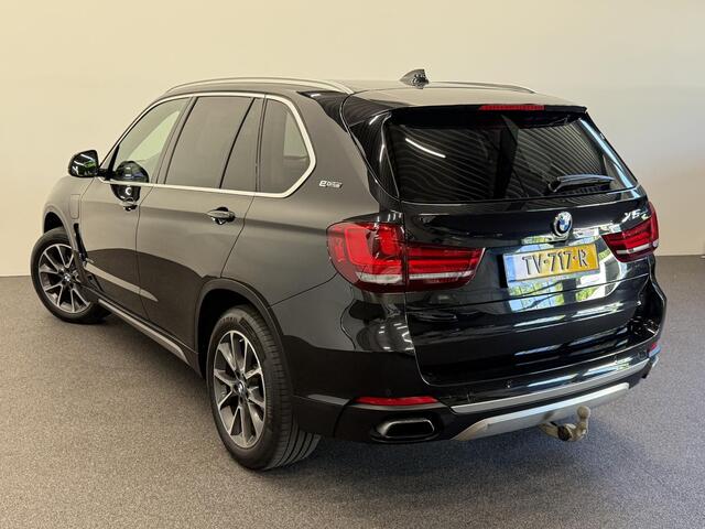 BMW X5 xDrive40e iPerformance High Executive Panoramadak Trekhaak Navigatie Apple Carplay Android Auto 360 camera Adaptive Cruise Control Stoelverwarming voor en achter Head-up-display Harman Kardon Dodehoek detectie Leder Climate Control parkeersensoren