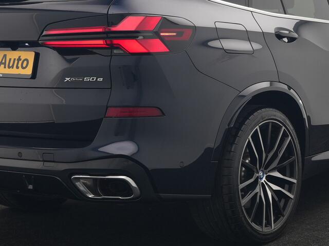 BMW X5 xDrive50e M Sport PHEV 490pk Dealer O.H. | Panodak Sky Lounge | Luchtvering | Head Up | 360 Camera | Harman / Kardon | Nappa Lederen Comfortstoelen Memory & Verwarmd | Apple Carplay | Keyless | Blis | 22"L.M | Plug In Hybrid |