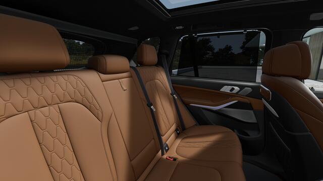 BMW X5 xDrive50e M Sport Automaat / Panoramadak Sky Lounge / Trekhaak / Bowers & Wilkins / Parking Assistant Professional / Soft-Close / Active Steering