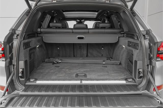 BMW X5 xDrive50e M-Sport Pro Driving Ass Pro Stoelvent H&K Iconic Glow Trekhaak Frozen