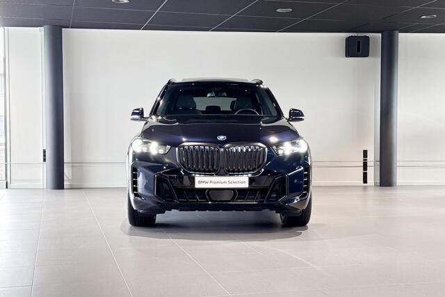 BMW X5 xDrive50e | M Sport Pro | Harman Kardon | Glazen Panoramadak | Iconic Glow | Soft-close | Trekhaak |