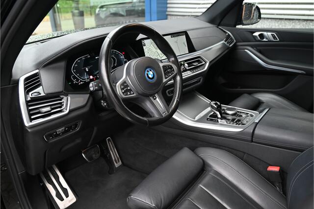 BMW X5 xDrive45e M-SPORT / PANO / LASER / SOFTCLOSE / HUD / COMFORTSTOELEN / MEMORY / TREKHAAK / 22"