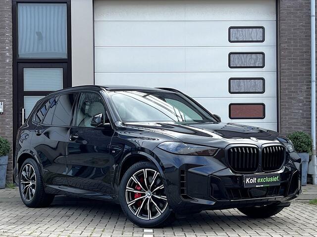 BMW X5 xDrive50e High Executive M Sport | Sky Lounge | BMW Nieren Iconic Glow | Head-UP | Panodak Sky Lounge | Luchtvering | Soft Close | Harman-Kardon | 360 Camera | Trekhaak | Park Assist Prof | Individual Leder Merino | Zwarte Hemel | 1e Eigenaar!