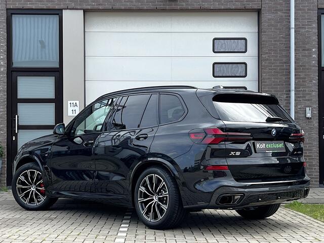 BMW X5 xDrive50e High Executive M Sport | Sky Lounge | BMW Nieren Iconic Glow | Head-UP | Panodak Sky Lounge | Luchtvering | Soft Close | Harman-Kardon | 360 Camera | Trekhaak | Park Assist Prof | Individual Leder Merino | Zwarte Hemel | 1e Eigenaar!