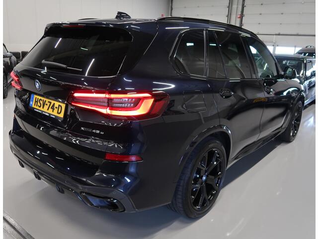 BMW X5 xDrive45e M-Sport High Executive Laser Panoramadak Carbon 360 Camera Individual Leer Head-Up Memory 21 inch App connect Sfeerverlichting Dealer onderhouden Alarm klasse 3 LoJack 4 zone airco
