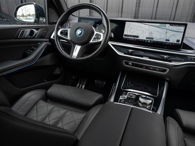 BMW X5 xDrive50e | M-Sport Pro | Panoramadak | Stoelmassage en -Ventilatie | Harman/Kardon | Head-Up | 360 Camera | Gesture Controle | Memory Seats | Luchtvering | Soft Close |