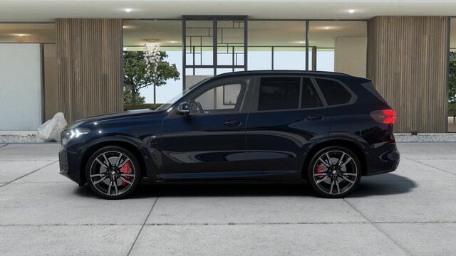 BMW X5 xDrive50e M Sport Automaat / Panoramadak / Trekhaak / Parking Assistant Professional / Comfortstoelen / Soft-Close / Adaptieve LED / Stoelventilatie / Active Steering
