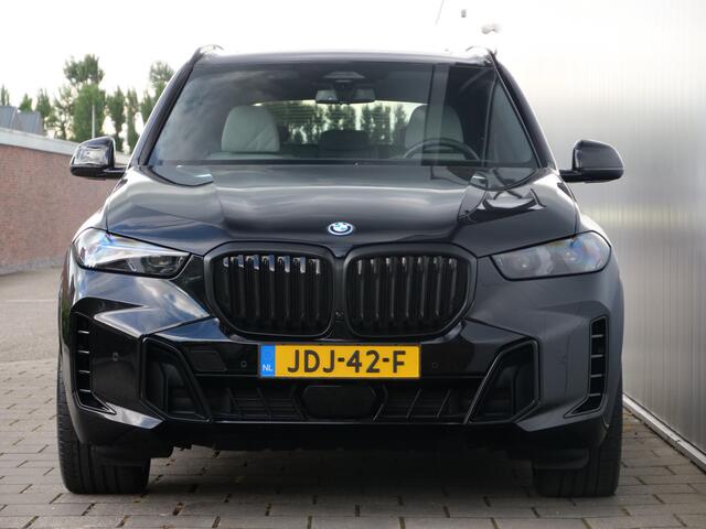 BMW X5 xDrive50e 490 Pk Automaat M-pakket / Leer / Pano-dak / Trekhaak / Camera's / DAB