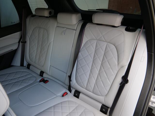 BMW X5 xDrive50e 490 Pk Automaat M-pakket / Leer / Pano-dak / Trekhaak / Camera's / DAB