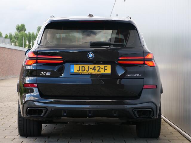 BMW X5 xDrive50e 490 Pk Automaat M-pakket / Leer / Pano-dak / Trekhaak / Camera's / DAB