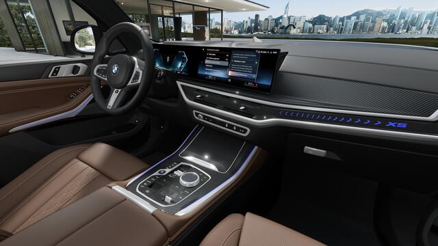 BMW X5 xDrive50e M Sport Automaat / Panoramadak / Trekhaak / Comfortstoelen / Parking Assistant Professional / Massagefunctie / Soft-Close / Active Steering