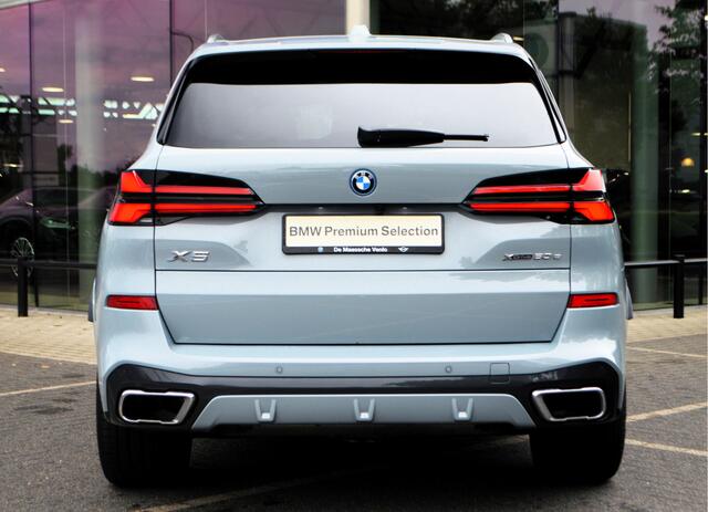 BMW X5 xDrive50e M Sport Automaat / Trekhaak / Panoramadak Sky Lounge / Comfortstoelen / Comfort Access / Soft-Close / Stoelventilatie / Parking Assistant Professional
