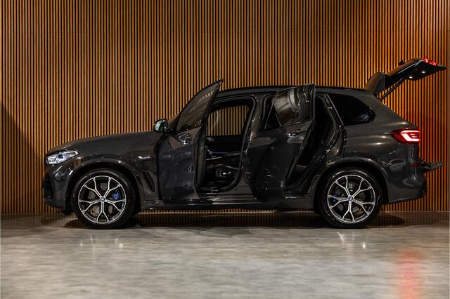 BMW X5 xDrive45e M-Sport | Panorama | Laser | Trekhaak | BTW | 360 Camera | HUD | ACC | Achterasbesturing | Memory seats | Carbon | Dodehoek detector | Dealer onderhouden