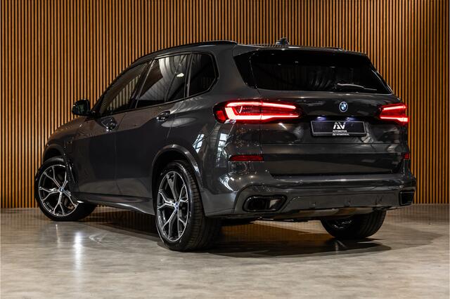 BMW X5 xDrive45e M-Sport | Panorama | Laser | Trekhaak | BTW | 360 Camera | HUD | ACC | Achterasbesturing | Memory seats | Carbon | Dodehoek detector | Dealer onderhouden
