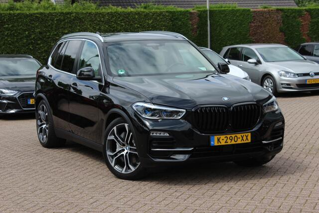 BMW X5 xDrive45e High Executive / Trekhaak / 360Camera / Head-up / Leder / Luchtvering / 21'' / CarPlay / Stuurverwarming / Stoelverwarming 4x / Dodehoek / DAB / ACC