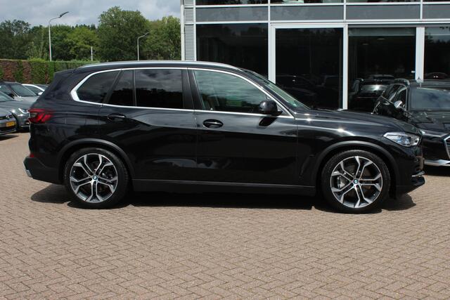 BMW X5 xDrive45e High Executive / Trekhaak / 360Camera / Head-up / Leder / Luchtvering / 21'' / CarPlay / Stuurverwarming / Stoelverwarming 4x / Dodehoek / DAB / ACC