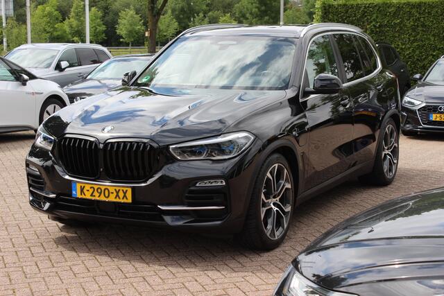 BMW X5 xDrive45e High Executive / Trekhaak / 360Camera / Head-up / Leder / Luchtvering / 21'' / CarPlay / Stuurverwarming / Stoelverwarming 4x / Dodehoek / DAB / ACC