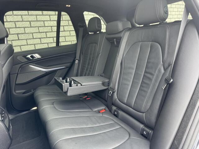 BMW X5 xDrive40i High Executive | Harman Kardon | Achterasbesturing | Panoramadak | Head-Up Display | Trekhaak | Voertuigvolgsysteem | M-sport |