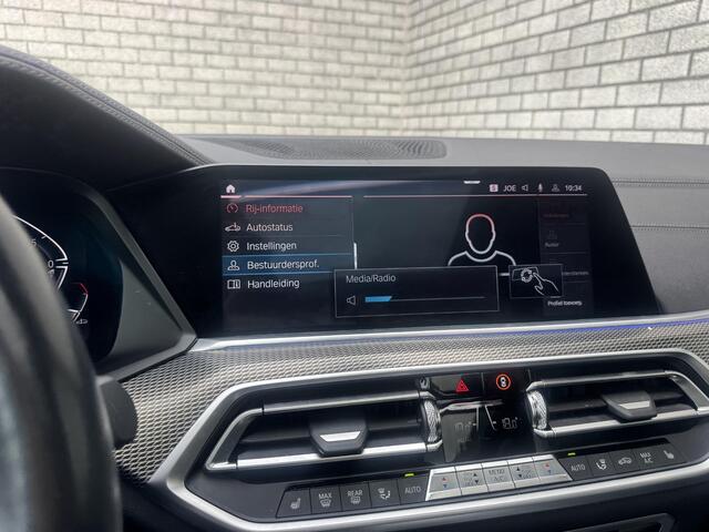 BMW X5 xDrive40i High Executive | Harman Kardon | Achterasbesturing | Panoramadak | Head-Up Display | Trekhaak | Voertuigvolgsysteem | M-sport |
