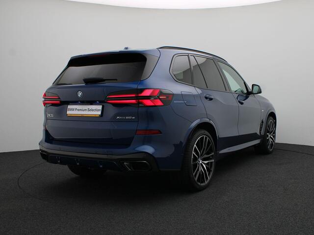 BMW X5 xDrive50e M Sportpakket Pro | Travel Pack | Innovation Pack | Comfort Plus Pack | Exclusive Pack | Trekhaak | Panoramadak | Driving Assistant Professional | Harman Kardon | 22''