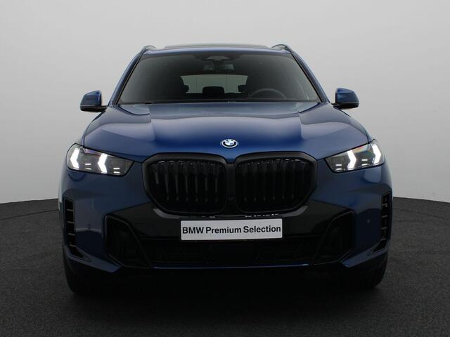 BMW X5 xDrive50e M Sportpakket Pro | Travel Pack | Innovation Pack | Comfort Plus Pack | Exclusive Pack | Trekhaak | Panoramadak | Driving Assistant Professional | Harman Kardon | 22''