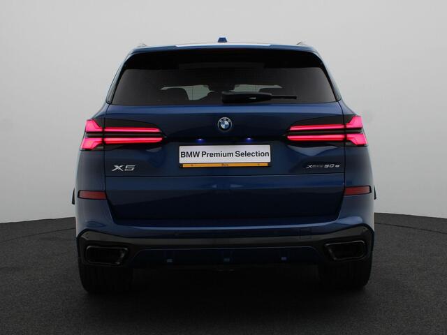 BMW X5 xDrive50e M Sportpakket Pro | Travel Pack | Innovation Pack | Comfort Plus Pack | Exclusive Pack | Trekhaak | Panoramadak | Driving Assistant Professional | Harman Kardon | 22''