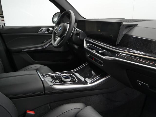 BMW X5 xDrive50e M-Sport Individual | Frozen Pure Grey | Autobahnassistent | Pano | Trekhaak | Comforzetels | Active Steering