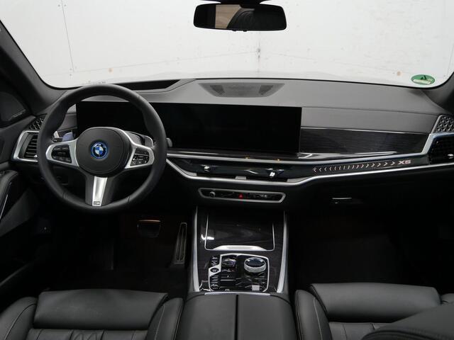 BMW X5 xDrive50e M-Sport Individual | Frozen Pure Grey | Autobahnassistent | Pano | Trekhaak | Comforzetels | Active Steering