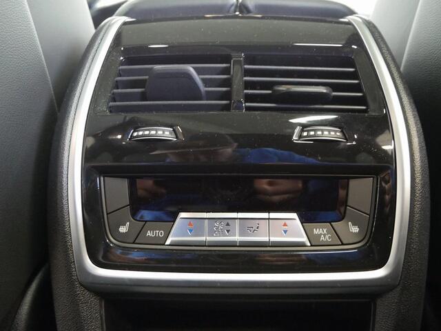 BMW X5 xDrive50e M-Sport Individual | Frozen Pure Grey | Autobahnassistent | Pano | Trekhaak | Comforzetels | Active Steering