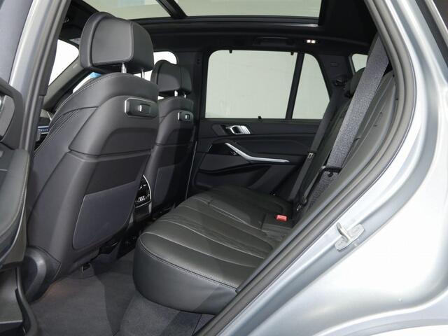 BMW X5 xDrive50e M-Sport Individual | Frozen Pure Grey | Autobahnassistent | Pano | Trekhaak | Comforzetels | Active Steering