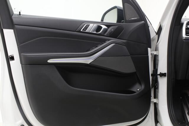 BMW X5 xDrive45e M-Sport | 21" | Panorama | Harman Kardon | Trekhaak | Soft Close | Driving Assistant Professional | Maxton