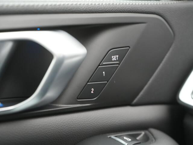 BMW X5 xDrive45e X Line PHEV 395pk Dealer O.H. | Luchtvering | Camera | Adaptief Onderstel | Lederen Sportstoelen Memory | Hifi Audio | Apple Carplay | Sfeerverlichting | Navigatie | DAB | Plug In Hybrid |