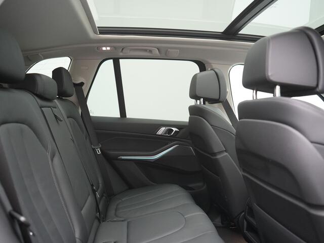 BMW X5 xDrive45e High Executive PHEV 395pk Dealer O.H. | Panodak | Luchtvering | 360 Camera | Adaptief Onderstel | Lederen Sportstoelen Memory & Verwarmd | Sfeerverlichting | Apple Carplay | Navigatie | DAB | Plug In Hybrid |