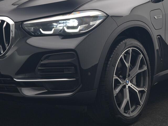 BMW X5 xDrive45e High Executive PHEV 395pk Dealer O.H. | Panodak | Luchtvering | 360 Camera | Adaptief Onderstel | Lederen Sportstoelen Memory & Verwarmd | Sfeerverlichting | Apple Carplay | Navigatie | DAB | Plug In Hybrid |