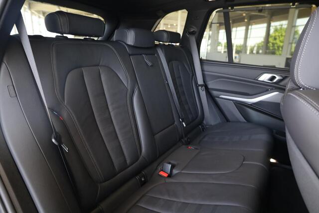 BMW X5 xDrive40i M Sportpakket | Elektr. Trekhaak | Panoramadak | Driving Assistant Professional | Head-Up | BMW Laserlight |