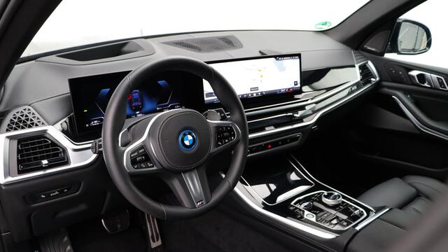 BMW X5 xDrive50e M-Sport Pro | Massage | Harman/Kardon | Stoelventilatie | Panoramadak | Soft-Close | Head-up | Trekhaak | Achterasbesturing