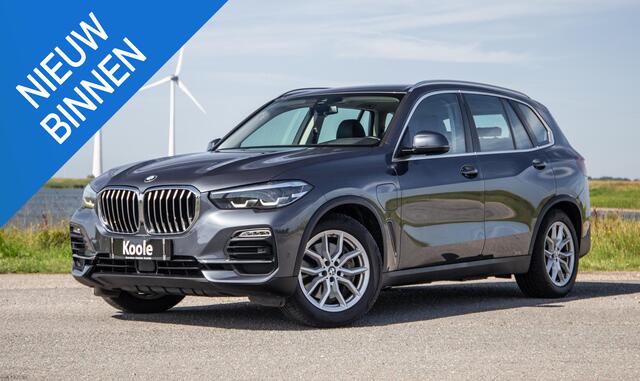 BMW X5 xDrive45e High Executive CARPLAY / CAMERA / DEALER ONDERHOUDEN / ZWART LEER / STOELVERWARMING / TREKHAAK