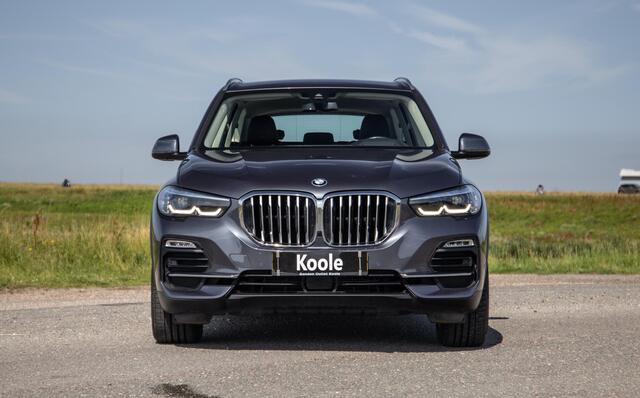 BMW X5 xDrive45e High Executive CARPLAY / CAMERA / DEALER ONDERHOUDEN / ZWART LEER / STOELVERWARMING / TREKHAAK