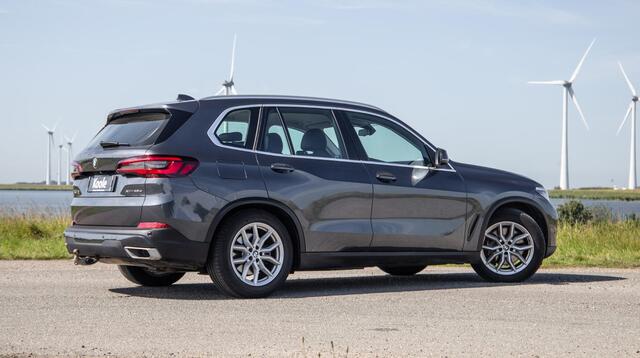 BMW X5 xDrive45e High Executive CARPLAY / CAMERA / DEALER ONDERHOUDEN / ZWART LEER / STOELVERWARMING / TREKHAAK