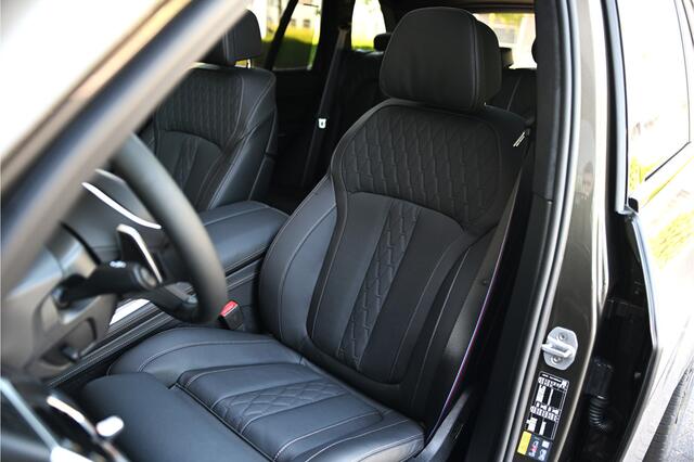 BMW X5 xDrive50e M Sport Automaat / Panoramadak Sky Lounge / Trekhaak / Massagefunctie / Soft-Close / Parking Assistant Professional / Active Steering