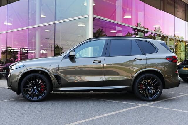 BMW X5 xDrive50e M Sport Automaat / Panoramadak Sky Lounge / Trekhaak / Massagefunctie / Soft-Close / Parking Assistant Professional / Active Steering